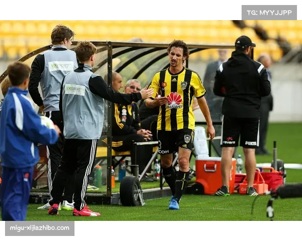 塔加特传射闪耀上半场埃泽破门难救主珀斯暂以二比一领先惠灵顿